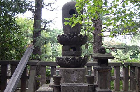 定年生活.com麟祥院・春日局の墓